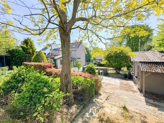 Op een AANGENAME LIGGING in de GROENE OMGEVING van het LANDELIJKE MAARKEDAL bevindt zich deze HALFOPEN TE RENOVEREN WONING. Deze eigendom beschikt...