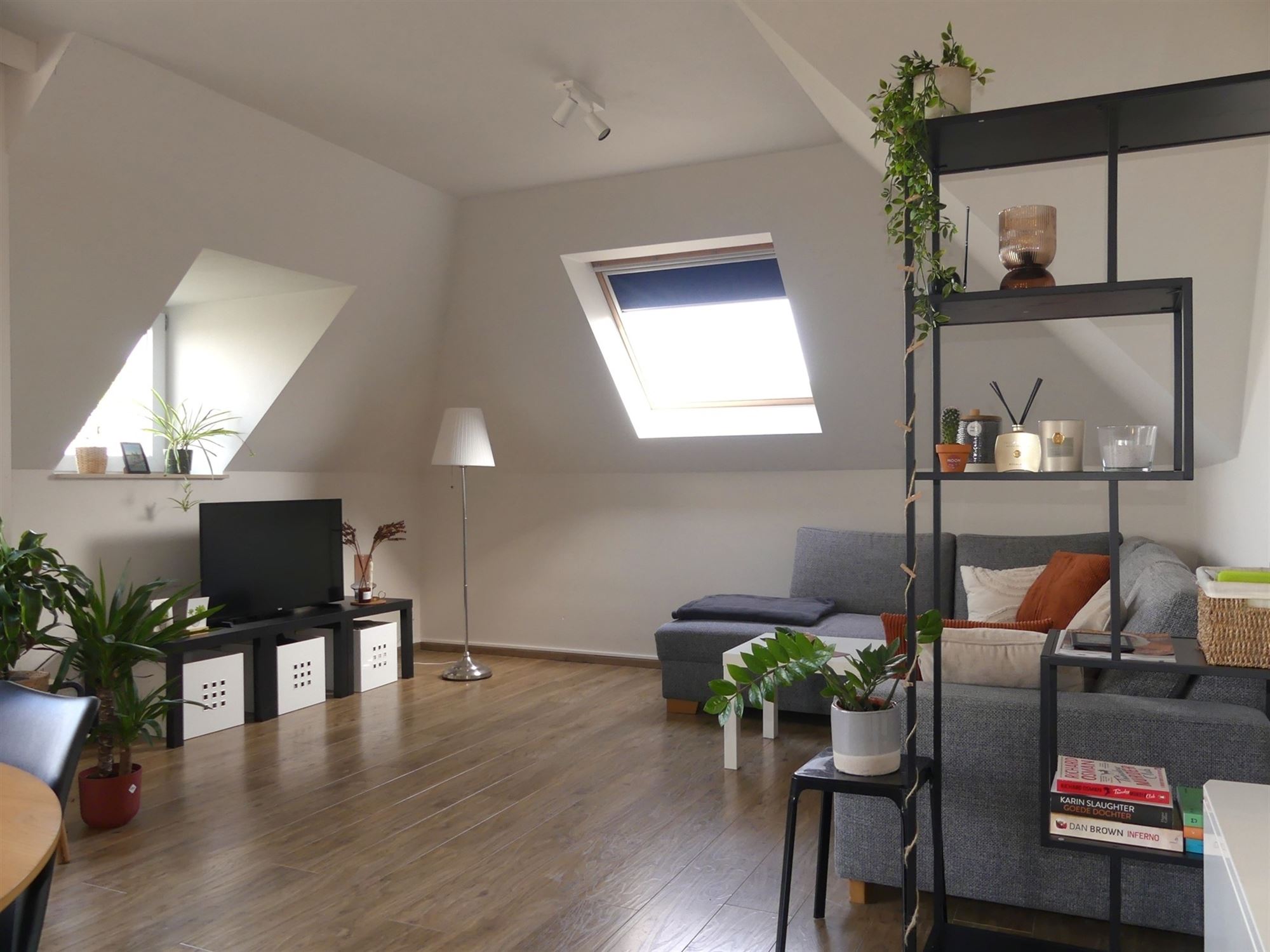 Ruim dakappartement met 2 slaapkamers en garage - foto 5
