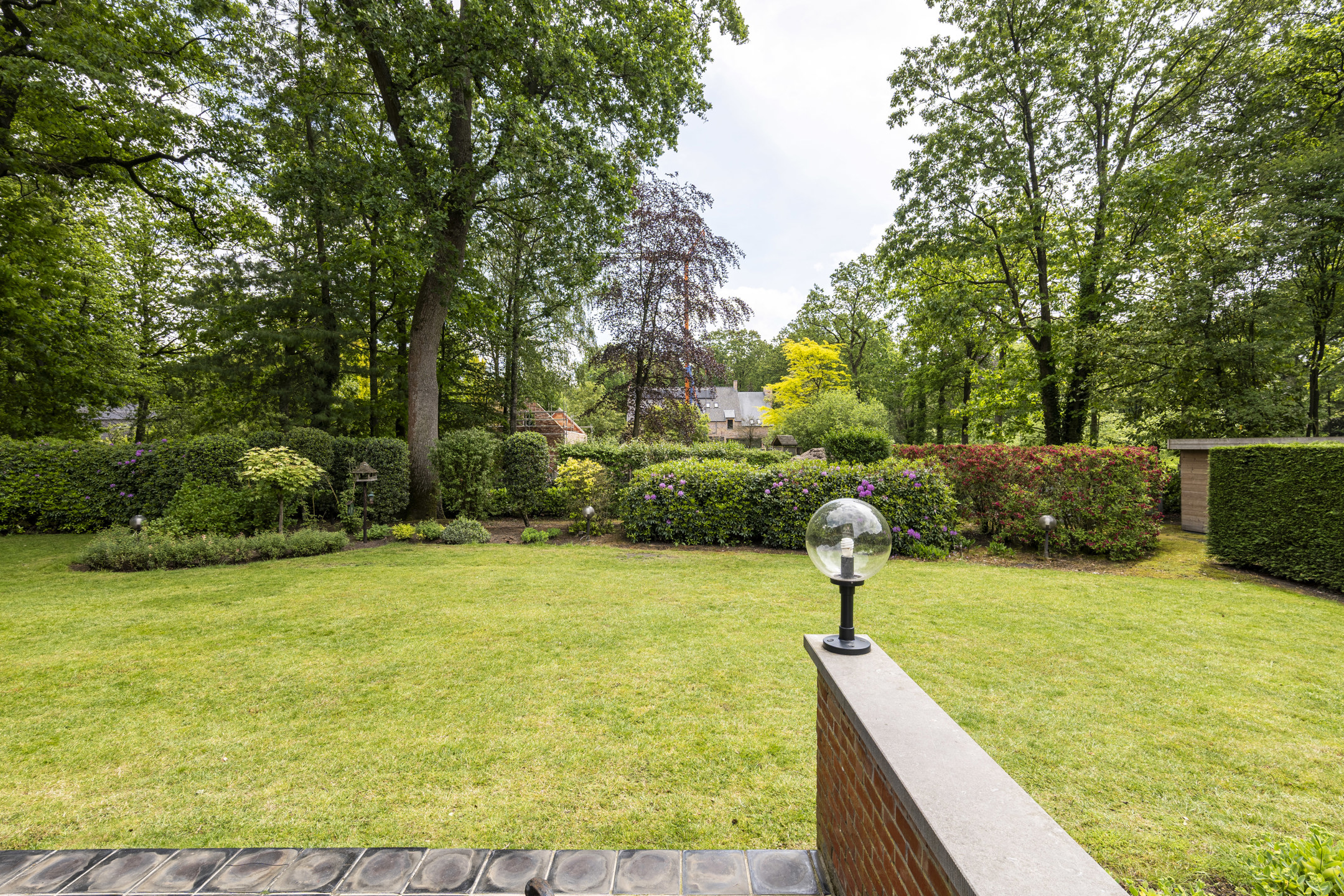 Ruime gezinswoning op prachtig perceel van ca. 1.972 m² - foto 2