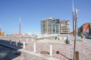 Gesloten garagebox te huur op jaarbasis, centraal te Nieuwpoort-Bad. Gelegen op verdieping -2.Afmetingen:- breedte: 2,85 m- lengte: 5,20 m- breedte...