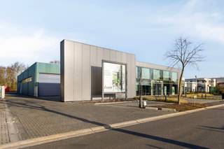 Alracon gaat verhuizen!Dit industriepand is gelegen op het bedrijventerrein “Leuerbroek” in Kinrooi en geniet van een uitstekende bereikbaarheid en...