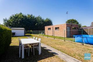 Perfect instapklare gerenoveerde woning te Dendermonde.De woning heeft een mooie tuin en terras.Ook al is dit een gesloten bebouwing is er aan...