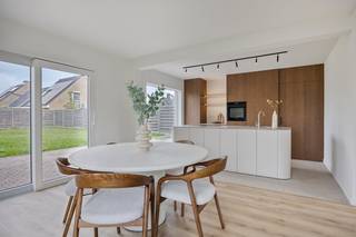 Venez découvrir cette maison lors de la pré-vente le jeudi 28/05 de 17h30 à 19h, prenez rendez-vous dès maintenant ! Maison semi-ouverte...