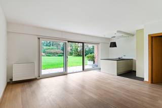 Gelijkvloers appartement in parkdomein "Hof van Acaria" in Schotenhof, vlakbij winkels en openbaar vervoer. Het appartement werd ca. 2012...