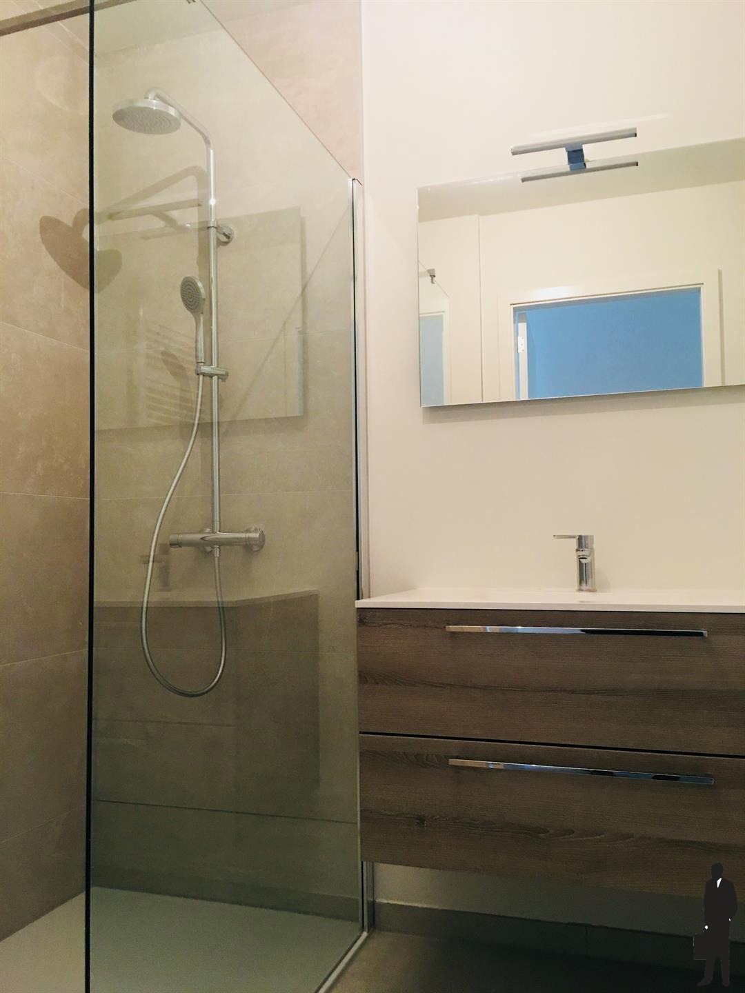 Gezellig gelijkvloers appartement met 2 slaapkamers en mooie tuin - foto 4