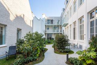 Locatie:Dit prachtige appartement is gelegen in de exclusieve residentie Regency Gardens op de derde verdieping. Met zijn moderne high-end afwerking...