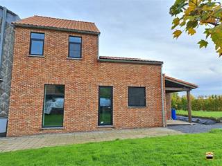 Zeer rustig gelegen halfopen bebouwing met ruim tuingedeelte. De woning is gelegen in een rustige deelgemeente van Borgloon, metname Jesseren.Het...