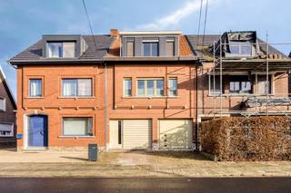 Welkom in Aarschot! Deze ruime rijwoning geniet van een uitstekende ligging aan de rand van de stad. Winkels, scholen en openbaar vervoer...