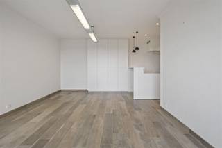 APPARTEMENT TE KOOP INSTAPKLAAR MET PANORAMISCH ZICHT EN GARAGEDit prachtig gerenoveerde appartement op de vierde verdieping combineert modern...