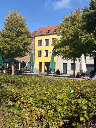 This charming house is located in an exceptional, central location in the heart of the old town. Upon entering, you are welcomed into an entrance hall with a cloakroom and guest toilet. The indoor garage not only offers space for a car, but also extra storage space and is equipped with connections for a washing machine and dryer.<br /><br />On the first floor is the cozy living room with a beautiful built-in bookcase in solid, lacquered mahogany. The authentic beamed ceiling gives the room a warm and charming appearance. Adjacent is the open kitchen, fully equipped with high-quality appliances: a solid granite worktop, mahogany cabinets, gas stove with oven, dishwasher, and a refrigerator with freezer.<br /><br />The first bedroom is located on the second floor and has an adjoining bathroom with walk-in shower, sink, and toilet. On the third floor, you will find the second bedroom with built-in dressing room and private bathroom with shower, sink, and toilet—ideal for privacy and comfort.<br /><br />The property is situated on a 30 m² plot, with each floor comprising one fully-fledged room, creating a smart and pleasant layout.<br /><br />Muntstraat forms an ideal connection between Kloosterstraat, Lombardenvest, Nationalestraat, and Groenplaats. Here, you will be within walking distance of the lively Friday market, Groenplaats, and numerous shops, restaurants, and public transport.<br /><br />What's more, the property overlooks Muntplein: a peaceful, green oasis in the heart of the city. A unique opportunity for those who want to live in a charming and comfortable home in a prime location.