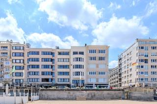 Dit ruim 3-slaapkamerappartement (95m²) te koop is gelegen op de eerste verdieping van de kleinschalige residentie Valentino, langs de...