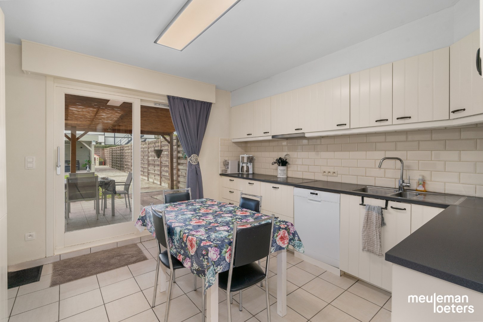 Gezinswoning met drie slaapkamers en inpandige garage - foto 5