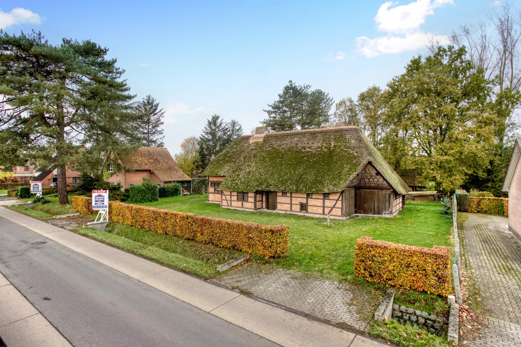 Af te werken woonst op 1588m² (+ perceel 8592m²) - foto 1