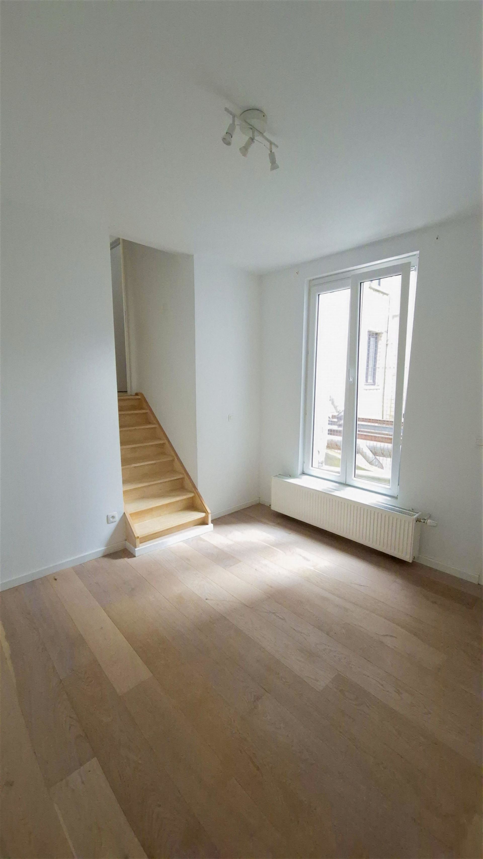 Gerenoveerd appt met slpk. en bureel - foto 4