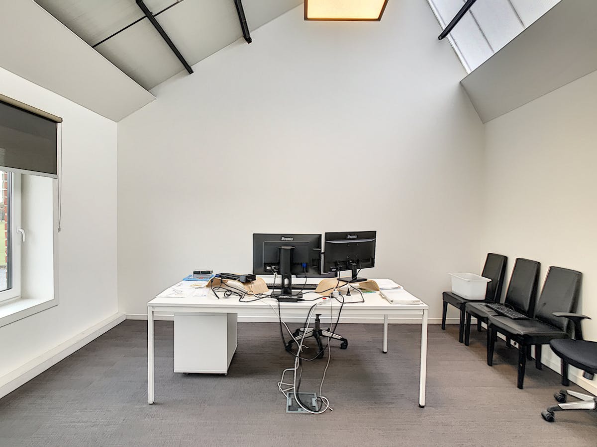 Kantoor van ca. 85m² met diensten in Intraxie te Rumbeke - foto 3