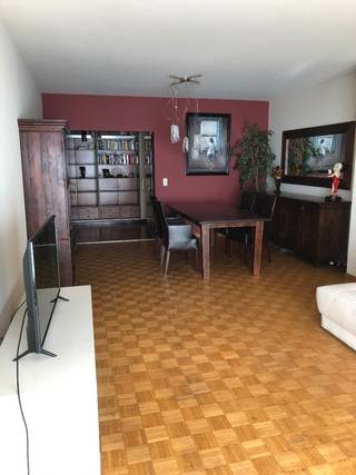 Ruim, lichtrijk appartement van 105 m2 op de 6e verdieping in Residentie met lift. <br />Te koop rechtstreeks van eigenaar = geen ingecalculeerde immokosten ! <br />Inkomhal met gepantserde deur en intercom met camera, alle ramen dubbele beglazing met elektrische rolluiken ,grote living met veel lichtinval door schuiframen naar terras ,volledig ingerichte keuken (schuifraam naar klein terras) gerenoveerd 2022 met afwasmachine, ingebouwde oven en microgolf,inductiekookplaat en afzuigkap,kurken vloer,aparte voorraadruimte met plaats voor was-en droogmachine, toilet met lavabo, badkamer (toilet,bad, douche,lavabo), 2 ruime slaapkamers,gang met ingemaakte kast ,2 ruime kelders .<br />Ondergrondse parkeerplaats mogelijk( te huur) <br />Asbestattest comform <br />EPC score c<br />Elektrische keuring conform Gemeenschappelijke kosten ca €200/maand incl. waterverbruik,chauffage,onderhoud lift, poetsvrouw gemeenschappelijke delen, syndicus,blokpolis. <br />Zeer centraal gelegen, vlakbij tramhalte( 5 meter) , vlakbij Rooseveltplaats( busverbindingen) en centraal station( wandelafstand 15 min) en winkelstraat Meir ( 10 minuten wandelafstand).<br />,kleinhandel zoals bakker,supermarkt, slager,apotheek, krantenwinkel,kapper,restaurants,coffeeshop,wekelijkse markt en alles wat je verder nodig hebt is op loopafstand.<br />Ook zeer geschikt als investering ! ( gemeubileerd voor vb expats : huurprijs min 1.600 per maand ) <br /><br />Instapklaar appartement van 105 m2 ! <br />Toplocatie! <br />Koop rechtstreeks van eigenaar<br />2 ruime slaapkamers <br />2 terrassen<br />2 kelders<br />Ingerichte keuken<br />Autostaanplaats( te huur)<br />Elektrisch keuring en asbestattest comform<br />EPC C