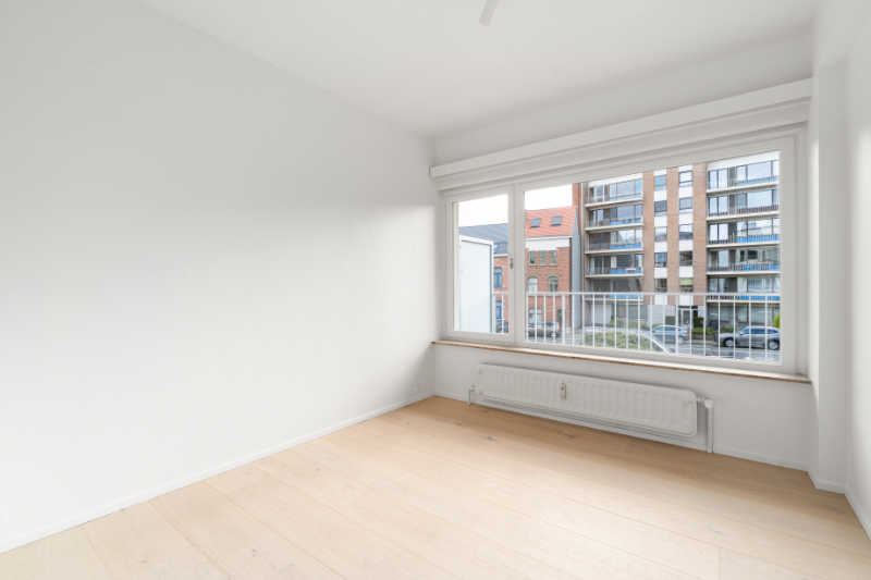 --- NIEUW --- Top gelegen gerenoveerd één slaapkamer appartement met terras. - foto 5