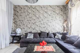 Vlakbij Waasland Shopping, invalswegen en op korte afstand van het centrum bevindt zich deze charmante woning in de Schoolstraat in...