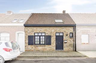 Deze op te frissen woning, gelegen in Voormezele, is rustig en landelijk gelegen op een perceel van 500 m². Dit huis te koop geniet van een...