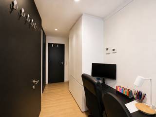 <p><span>Op zoek naar een kwalitatieve investering of een comfortabele studio op een toplocatie in Leuven? Deze onmiddelijk beschikbare studio bevindt zich in </span><strong><span>Residentie Wales</span></strong><span>, een volledig gerenoveerd gebouw met 32 hoogwaardige studio's.</span></p>
<p><span>Dankzij de centrale ligging, net binnen de Leuvense ring, is deze studio bijzonder aantrekkelijk voor studenten en artsen in opleiding. De combinatie van een uitstekende bereikbaarheid en een kwalitatieve afwerking maakt dit een gegeerde woonlocatie.</span></p>
<p><span>De residentie bevindt zich op wandelafstand van het bruisende hart van de Stad, op ongeveer 900 meter van de KU Leuven en vlak bij IMEC/ GHB. Bovendien zorgen de nabijgelegen binnen- en buitenring en de vlotte aansluiting op de expresweg en autosnelweg voor een uitstekende bereikbaarheid.</span></p>
<p><span>De studio is gelegen op het gelijkvloers en beschikt over een aangename, lichtrijke leefruimte, een ingerichte keuken, een afsluitbare slaapruimte en een praktische badkamer met douche. De doordachte indeling zorgt voor een optimaal wooncomfort.</span></p>
<p><span>Wenst u meer informatie of een bezoek ter plaatse? Neem dan gerust contact op met Anne-Leen via </span><strong><span>0495 138 111</span></strong><span>.</span></p>