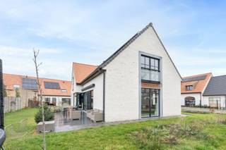 Vinkem (Veurne): Energiezuinige, instapklare villa met 5 slaapkamers, garage en zonnige tuin Bent u op zoek naar een recente, energiezuinige en...
