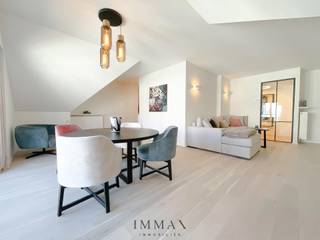 Dit unieke duplex-appartement is ideaal gelegen in het gegeerde Duinenwater, vlakbij de Put van Decloedt. Op de benedenverdieping bevindt zich...