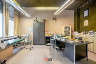 Deze unieke voltreffer vinden we in de Sint-Alfonsusstraat, een rustige centrumstraat omgeven door karaktervolle gevels.Ook huisnummer 11 trekt de...