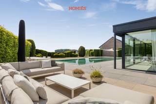 In het landelijke Pellenberg komen discretie en prestige samen in dit unieke vastgoed. Deze eigendom biedt het beste van twee werelden:...