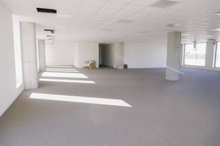 Nieuwbouw kantoorruimte in project R. Plaza te koop op de derde verdieping met een bruto oppervlakte van ca. 392 m². Maakt deel uit van een...