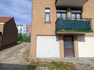 garagebox te koop in een kleinschalig residentie, plus punt er is elektriciteit aanwezig in de garagebox.