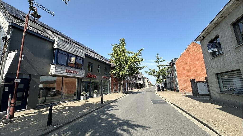 Ruim woon- en handelshuis met loods te koop in Aartrijke Zedelgem - photo 1