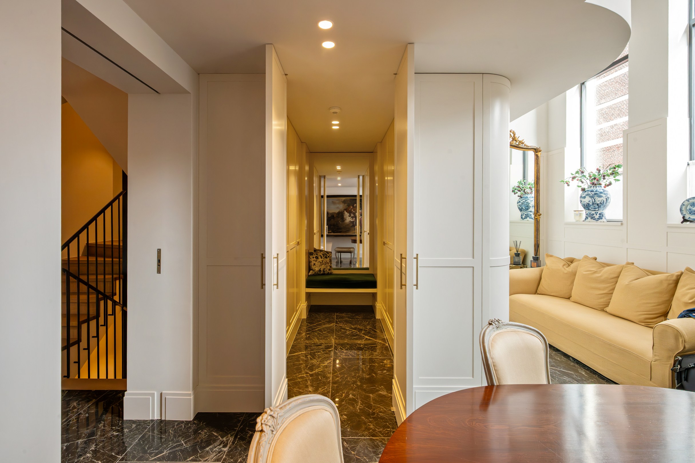 Timeless elegance and modern luxury in a prime location. - photo 3
