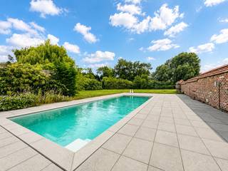 Prachtige villa met een bewoonbare oppervlakte van ruim 400 m², op een groot perceel met afgesloten tuin en zwembad, energiezuinig EPC label...