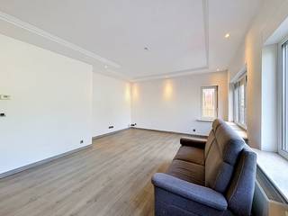 Are you looking for a ready-to-move-in apartment with plenty of natural light? This beautifully maintained corner apartment in Wilrijk offers everything you are looking for. Thanks to the large windows all around, you can enjoy an exceptionally open and ready feeling all day long.Layout:- entrance hall with built-in closet- open kitchen- bright living space- bedroom 1- bedroom 2- bathroom with toiletExtra benefits:- bright- good EPC- soundproof windows- immediately available- good mobile score: 8.9/10The monthly fixed costs are 85 euros per month for the costs of the common parts, including private water consumption.Are you interested in this property for rent in Wilrijk?Do not hesitate to submit a visit request via our website via the red bar provided there.Do you also want to sell or rent your property? We are happy to help you out. Always at your service to help you with all your questions about real estate.
