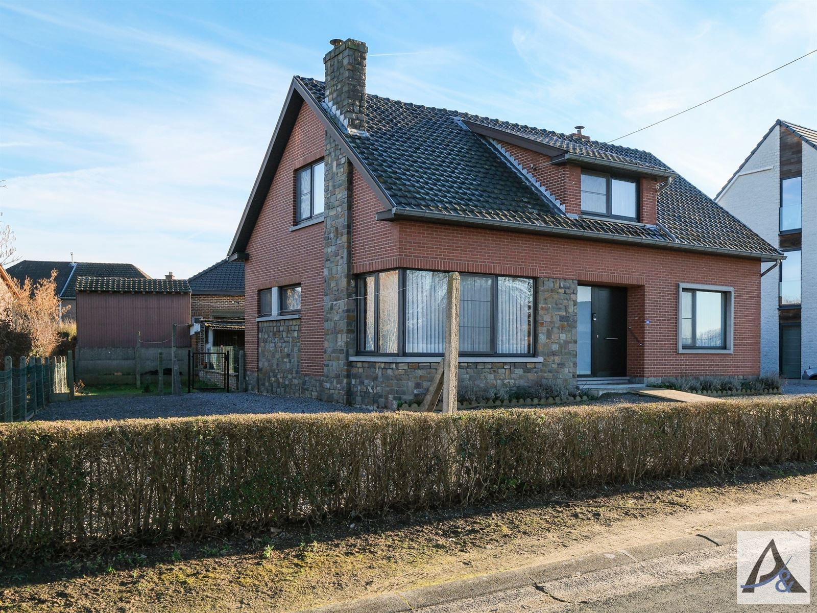 Te renoveren woning met potentieel in rustige buurt - foto 3