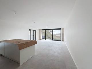 In de Rodestraat 85A te Veurne vinden we dit modern appartement met 2 ruime slaapkamers en gezellig terras . Het appartement is volledig nieuw...