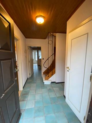 ERPE-MERE - Solide gezinswoning met potentieel nabij station BurstDeze gesloten bebouwing biedt een stevige basis en heel wat mogelijkheden voor wie...