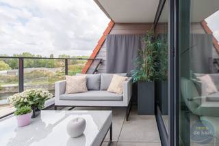 Fantastisch ingericht duplex-appartement met 2 slaapkamers langs de oevers van de Oude Veurnevaart. Op een boogscheut van het centrum van...