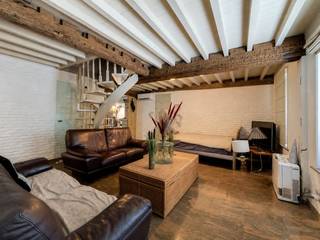 <p>Charmante woning in Harelbeke, rustig gelegen in een groene en landelijke omgeving.</p>
<p> </p>
<p>Deze halfopen bebouwing ligt aan de grens met het Provinciedomein De Gavers. De woning beschikt over een ruime tuin van 550 m² waar je in alle rust kan genieten van het open zicht en de groene omgeving. Binnenin vind je een praktische indeling. Daarnaast zorgen de bijgebouwen met wellnessruimte, garage en carport voor extra comfort en functionaliteit. Dankzij het EPC-label B geniet je bovendien van een energiezuiniger wooncomfort.</p>
<p> </p>
<p>Belangrijkste ruimtes:<br />• Gezellige woonkamer met aangename lichtinval<br />• Eetkamer aansluitend op de leefruimte<br />• Praktische keuken met functionele indeling<br />• Apart bureel, ideaal voor thuiswerk<br />• Badkamer met alle nodige voorzieningen<br />• Twee comfortabele slaapkamers<br />• Wellnessruimte voor extra ontspanning<br />• Garage en carport <br />• Ruime tuin van 550 m² met open zicht</p>
<p> </p>
<p>Troeven:<br />• Rustige ligging <br />• Grenst aan Provinciedomein De Gavers <br />• Ruime tuin met verzichten <br />• EPC-label B voor energiezuiniger wonen</p>
<p> </p>
<p>Neem vandaag nog contact op met je ERA-makelaar voor een bezoek.</p>
<p> </p>
<p>JOUW DROOMHUIS. ZO GEVONDEN!</p>