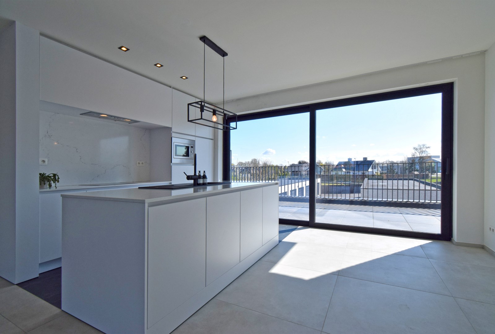 INSTAPKLAAR APPARTEMENTENT MET TWEE RUIME TERRASSEN - foto 4