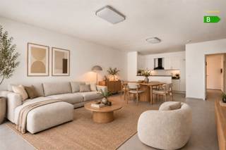 <p><span>Op zoek naar een </span><span>instapklaar appartement met veel licht en een gezellig terras</span><span>? Dan is dit appartement op de bovenste verdieping zeker een bezoek waard. Het appartement werd in </span><span>2023 gerenoveerd</span><span> en beschikt over een aangename, ruime woonkamer met open keuken. Dankzij de grote raampartijen en de open indeling voelt de leefruimte extra lichtrijk en ruim aan.</span></p><p><span>Ook technisch werd het appartement grondig aangepakt. De ramen werden vernieuwd en voorzien van </span><span>hoogrendementsbeglazing</span><span>, de warmwaterboiler werd vervangen en de </span><span>elektriciteit is conform</span><span>. Daarnaast is er een </span><span>blanco asbestattest</span><span> aanwezig. Als extra troef zullen er door de verkoper nog </span><span>airco-units met warmtepompsysteem</span><span> worden geplaatst, wat zorgt voor extra comfort tijdens zowel warme als koudere dagen.</span></p><p><span>Verder beschikt het appartement over </span><span>twee slaapkamers</span><span> en een moderne badkamer met inloopdouche en dubbel badkamermeubel. Als absolute meerwaarde is er het </span><span>aangename zuidgerichte terras met open zicht</span><span>, waar u in alle rust van de zon kunt genieten. Optioneel is er bovendien een </span><span>garage bij aan te kopen voor €20.000</span><span>.</span></p><p><span>Een ideale woonst voor </span><span>starters, koppels of als investering</span><span>.</span></p>