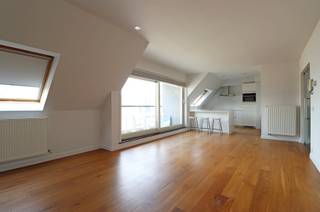 Verzorgd appartement met 3 slaapkamers in het centrum van Pittem.Dit lichtrijke appartement is gelegen op de tweede en laatste verdieping van een...