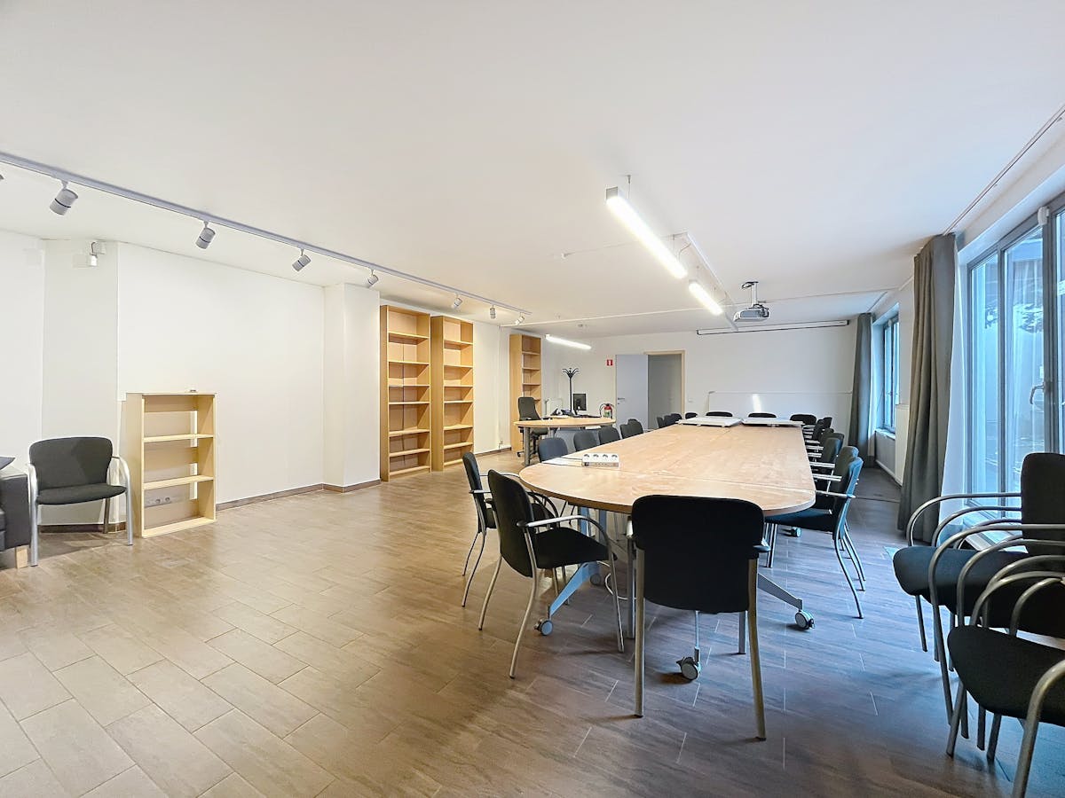 Baraplein | Lichtrijk kantoor van 175m² + tuin - foto 5