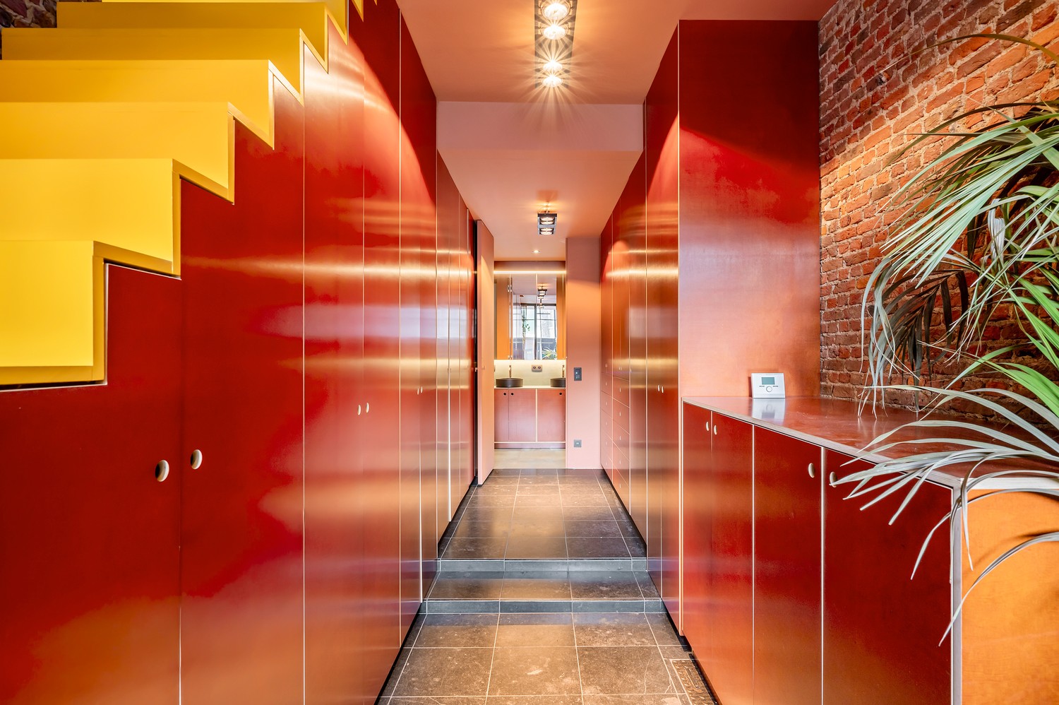 Karaktervolle erfgoedwoning op topligging tegenover de Sint-Gummaruskerk. - foto 4