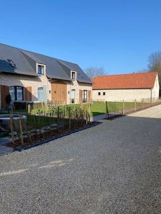 In het centrum van Elversele hebben we dit exclusief en luxueus recent BEN appartement op de 2e verdieping te huur. Ideale ligging, rustig maar...