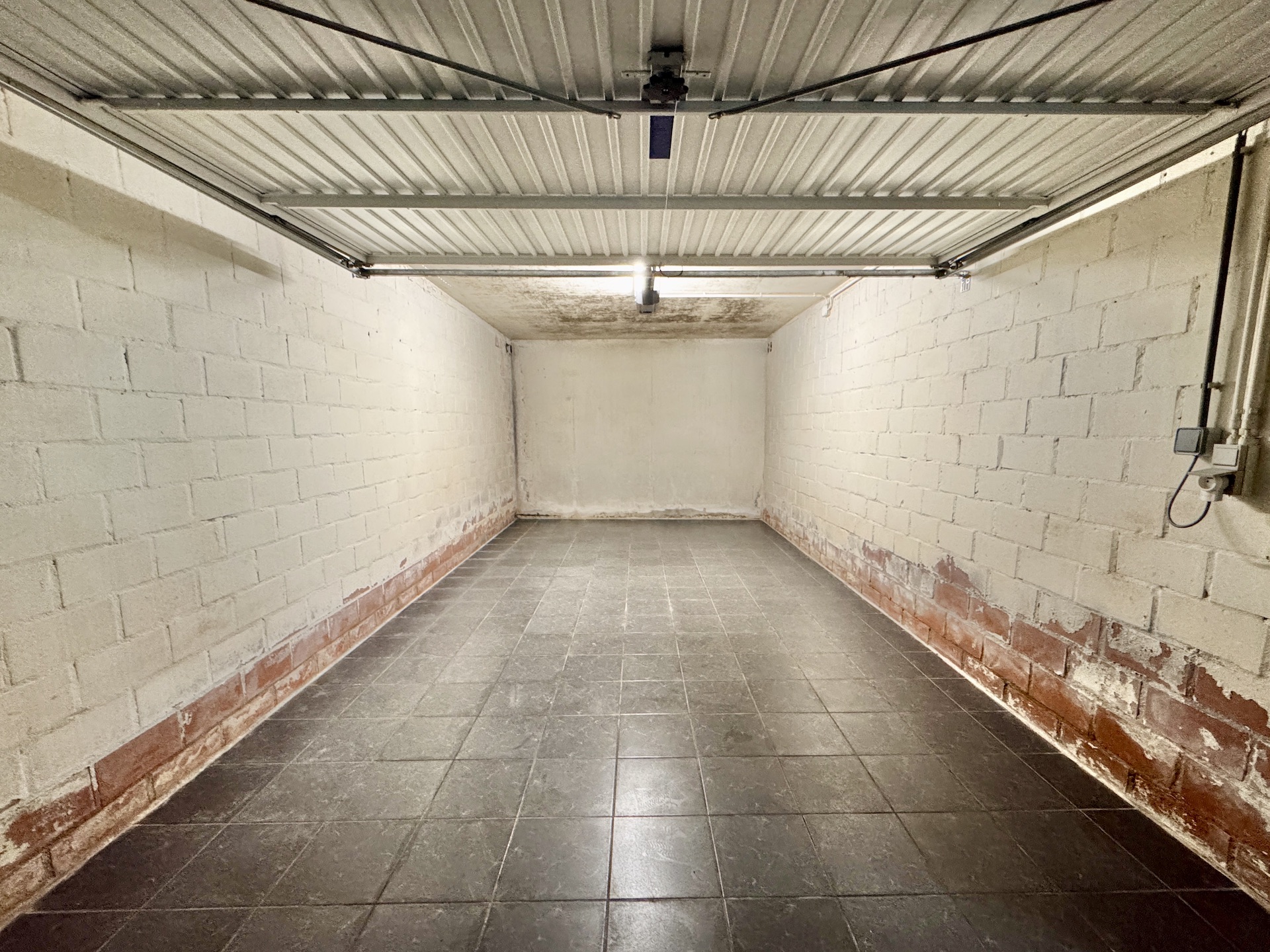 Ruime garage in centrum Eeklo voor 39.000 EUR - foto 1