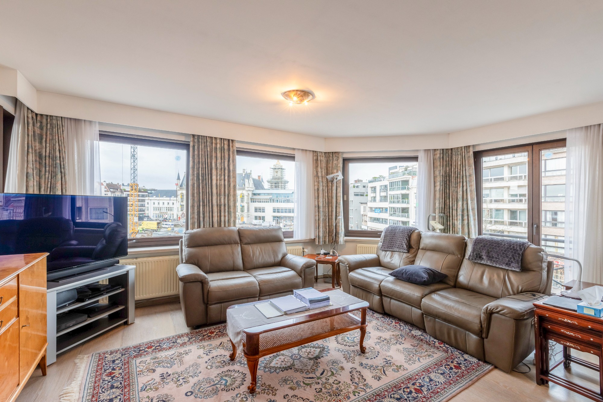 Ruim appartement met uitzicht op de Grote Markt - foto 3