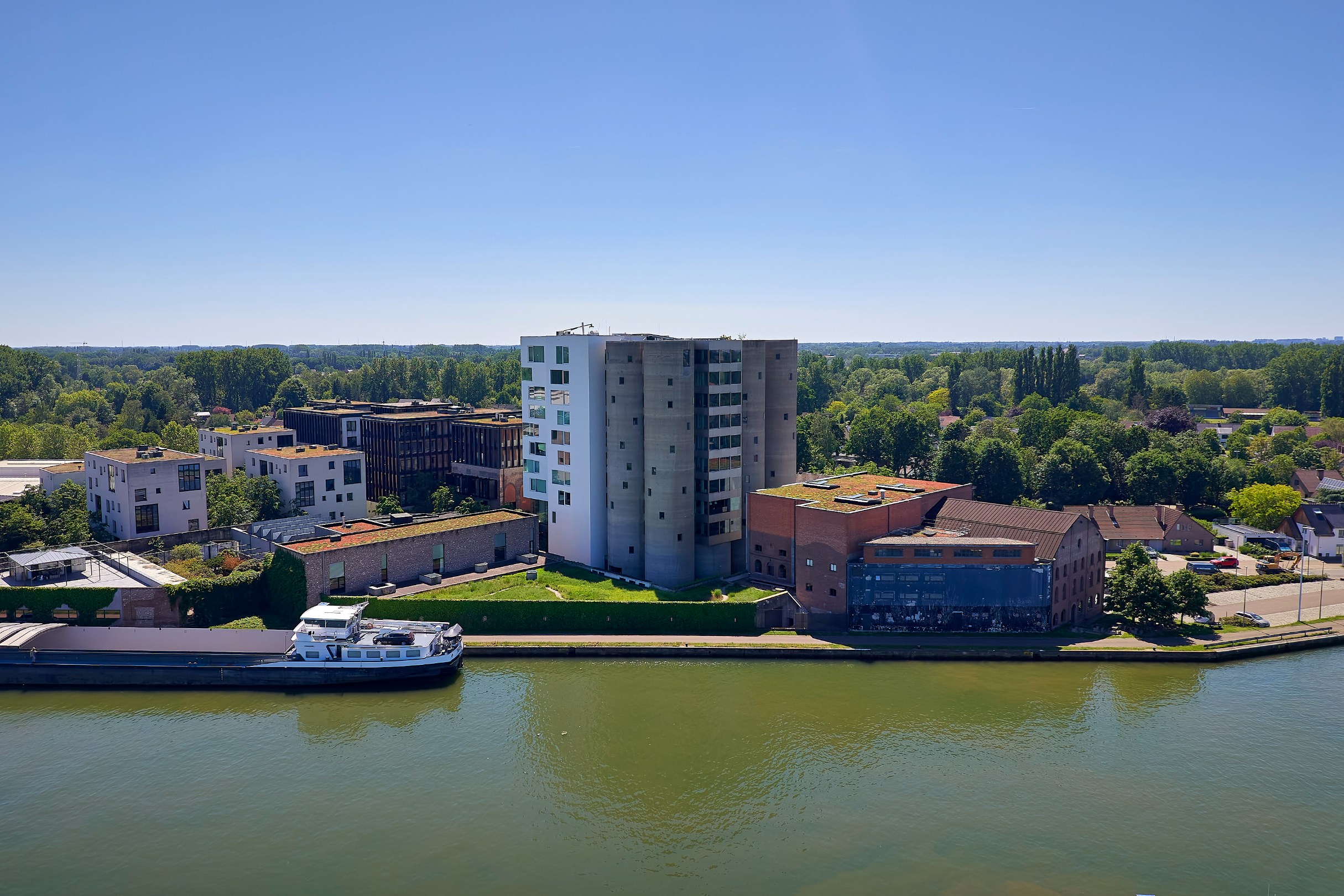 Exclusief appartement in de iconische Silo's van Het Kanaal te Wijnegem. - foto 3