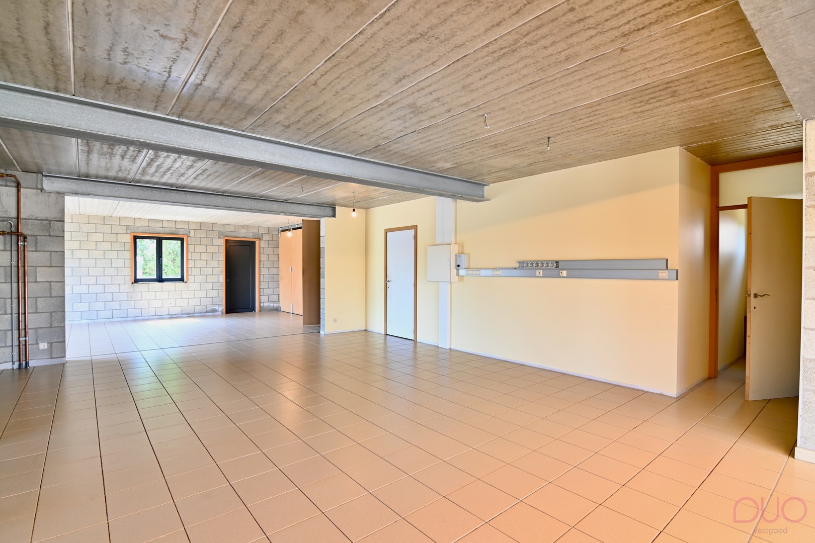 Instapklaar handelspand met bovenliggende woonst omgeven door groen op toplocatie tussen Sint-Truiden en Hasselt - foto 4