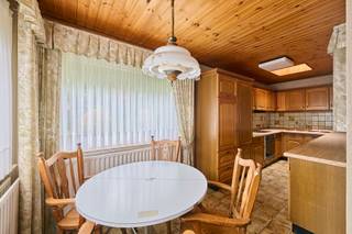 OP TE FRISSEN GEZINSWONING OP EEN PERCEEL VAN 6 ARE IN EEN ZEER RUSTIGE BUURT GELEGEN TE AS (niel-bij-as)Deze ruime op te frissen gezinswoning in...